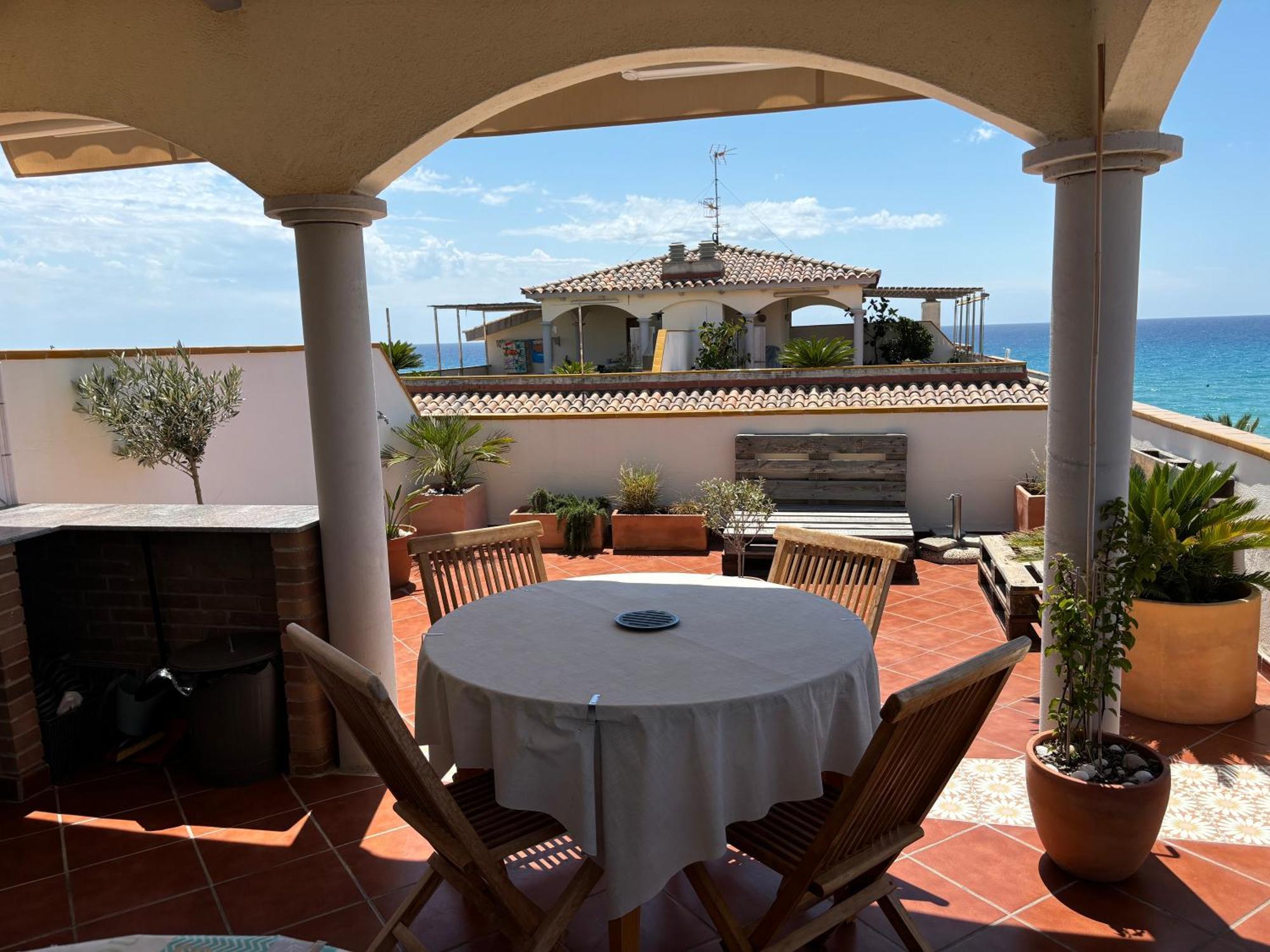 Cal Salmare Seafront Apartment With Rooftop Terrace And Pool Calafell Exteriér fotografie